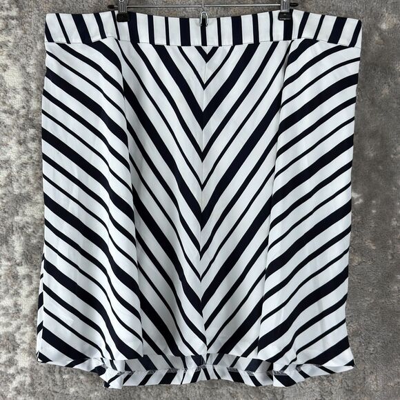 Lane Bryant Plus Size 20 Chevron Striped Knee Length Skirt White Black Zip - Picture 1 of 9